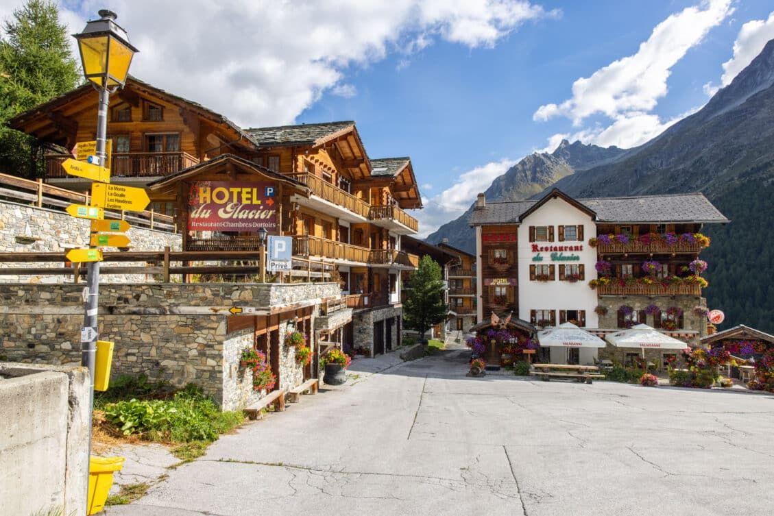 How To Book Your Walker’s Haute Route Earth Trekkers