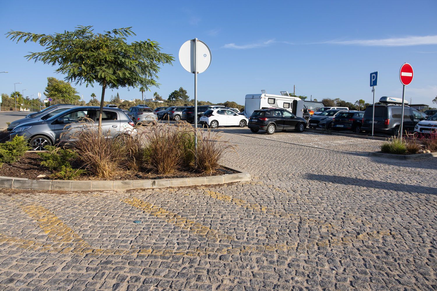 Marinha Beach Parking