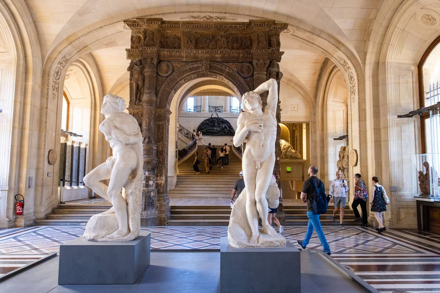Michelangelos Slaves | How to visit the Louvre