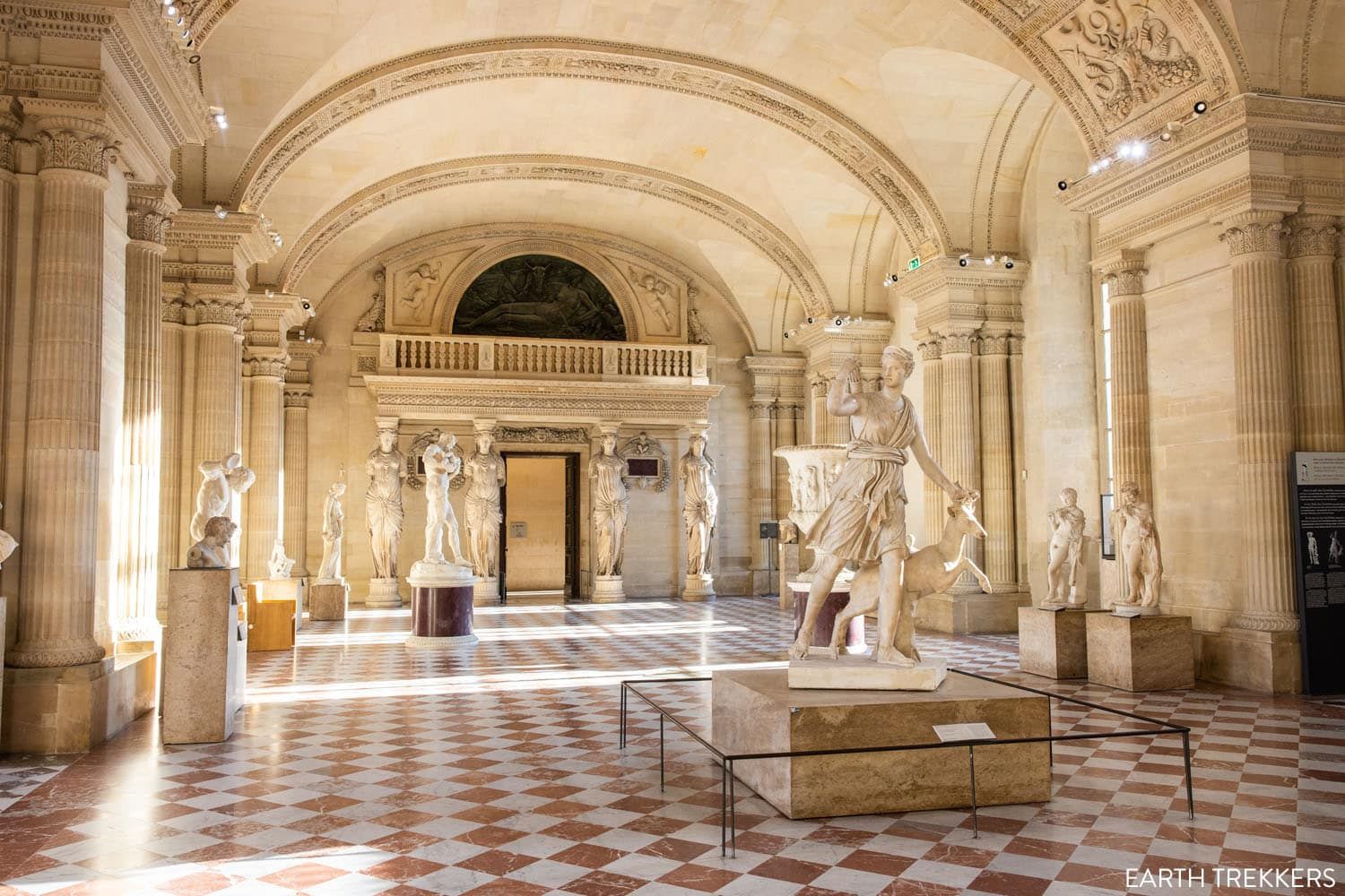 Salle des Cariatides Louvre | How to visit the Louvre