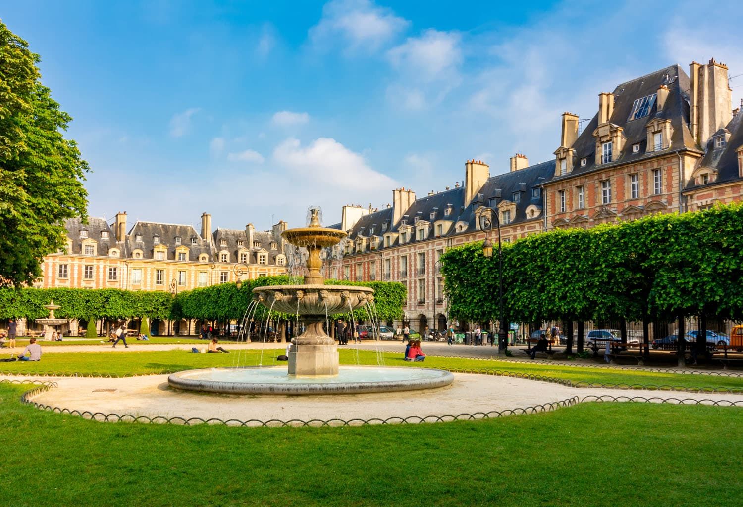 Place des Vosges | Best Things to Do in Paris