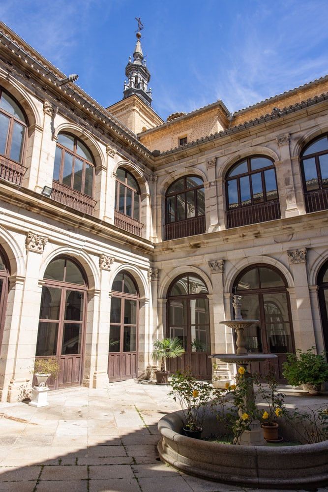 Royal College of Doncellas Nobles