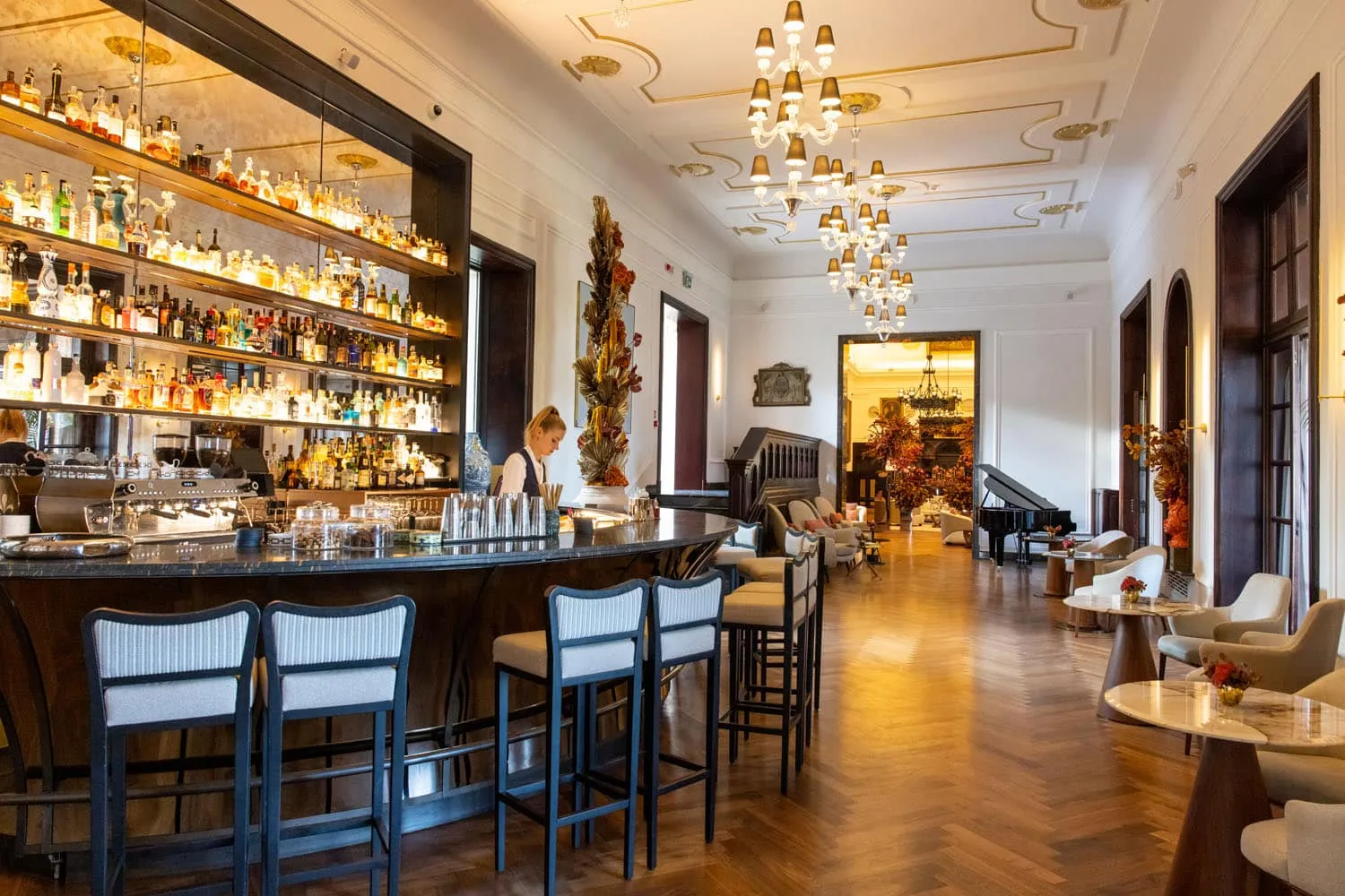 Four Season Taormina Hotel Bar White Lotus