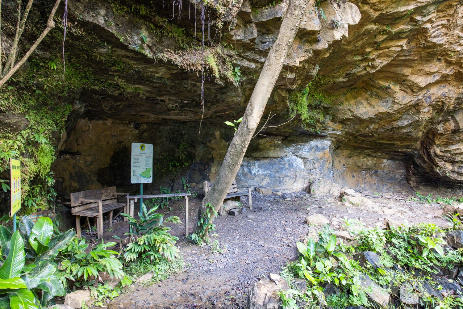 Nauyaca Waterfalls Cave